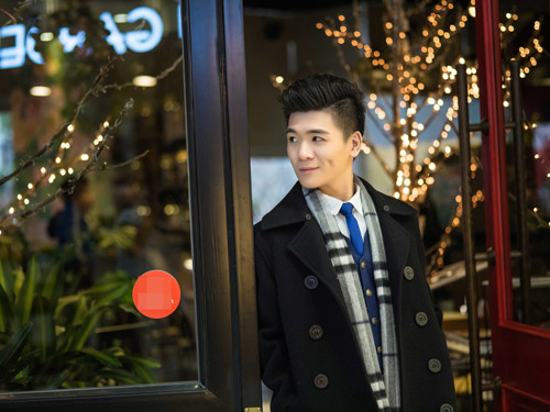 Đỗ Quang Vinh, con trai ông Đỗ Quang Hiển (bầu Hiển), Chủ tịch Hội đồng quản trị Ngân hàng SHB và Tập đoàn T&amp;T được biết đến với biệt danh "Thiếu gia nghìn tỷ đi xe máy". Ảnh: Doisongvietnam.