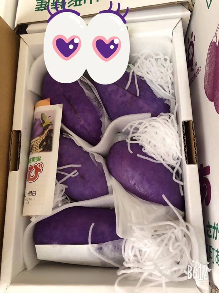 Trên chợ mạng, loại quả này được rao bán với giá 380.000 đồng/quả, mỗi quả nặng khoảng 300g. Ảnh: FB Ha Ngo.