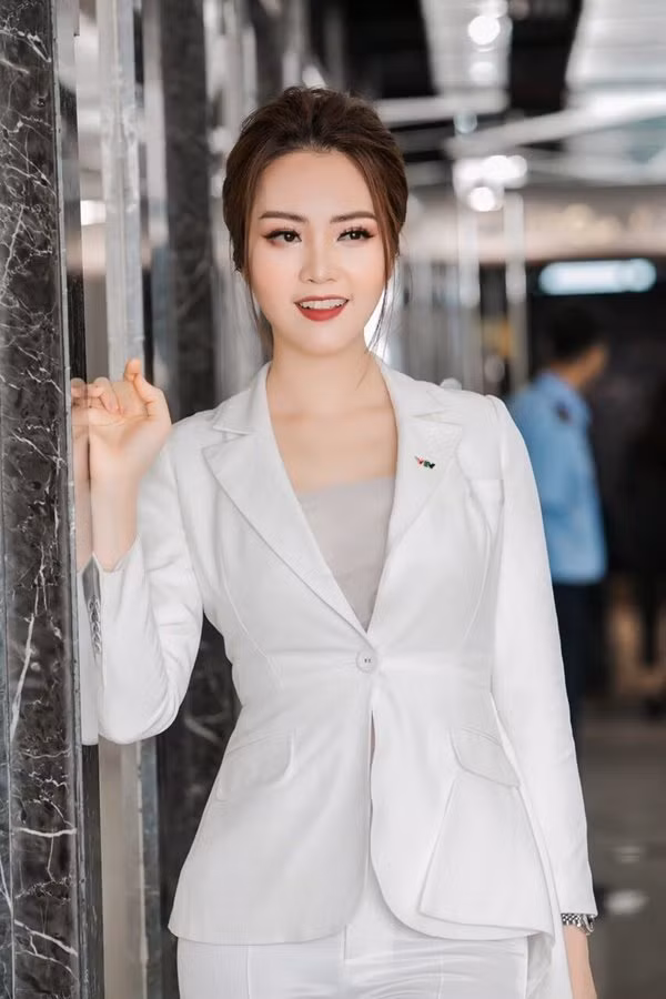 Sau 10 năm làm việc tại Đài truyền hình Việt Nam, Thụy Vân như một 'đàn chị' lớn, hướng dẫn cho khá nhiều người đẹp khác của Hoa hậu Việt Nam khi mới chập chững bước vào nghề như Hoa hậu Đỗ Mỹ Linh, Á hậu Huyền My, Á hậu Thanh Tú...