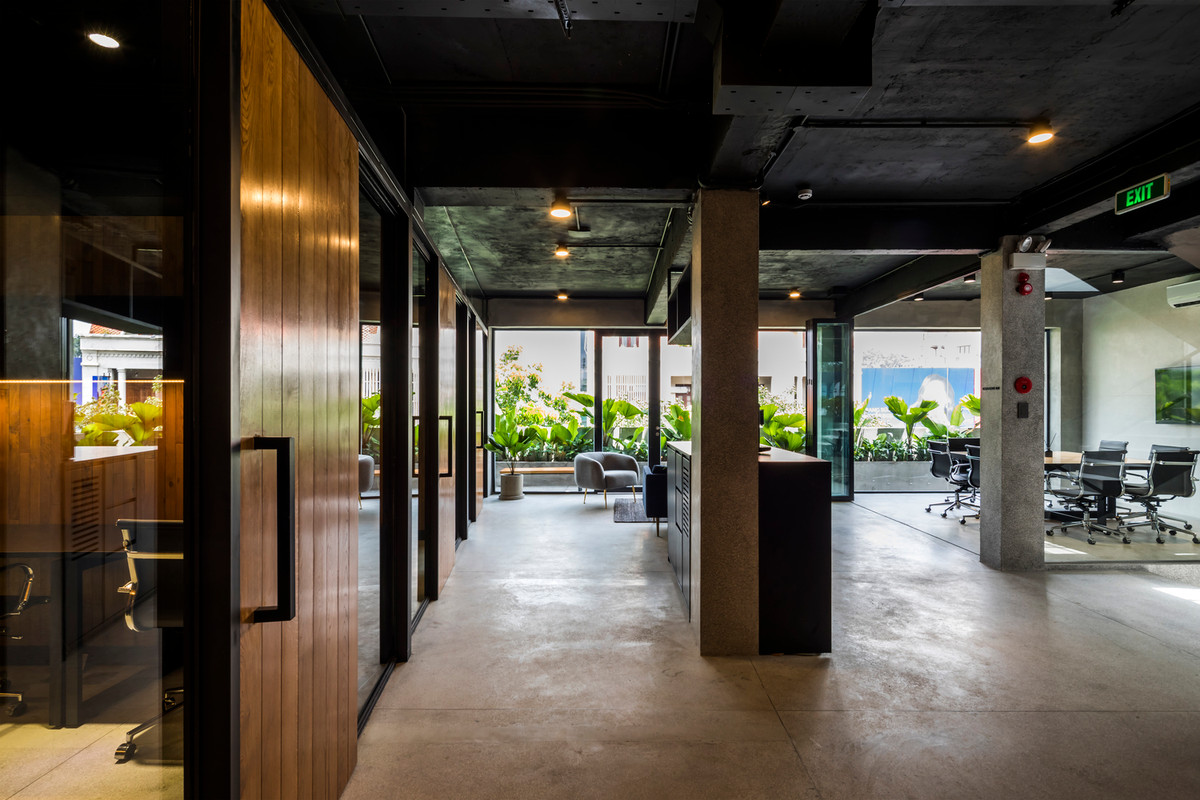 Các phòng đều có tầm nhìn thoáng rộng nhờ hệ thống cửa kính lớn.