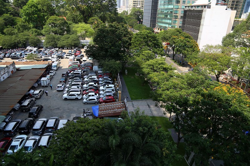 Hiện, giá đất tại khu vực đường Lê Duẩn khu trung tâm thành phố có giá trên 400 triệu đồng/m2. Ảnh: Plo.