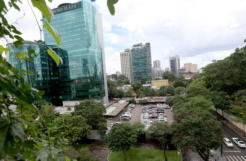 Ban đầu, khu đất do 4 đơn vị thuộc Bộ Công Thương thuê sử dụng làm trụ sở làm việc gồm: Công ty Cổ phần Thiết bị phụ tùng Sài Gòn, Công ty Cổ phần Kim khí Thành phố, Công ty Cổ phần Hóa chất vật liệu điện thành phố và Công ty Cổ phần Vận tải xăng dầu (VITACO). Ảnh: Zing.