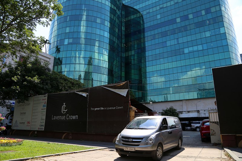 Trong đó, duyệt giá trị quyền sử dụng đất và giá trị công trình xây dựng trên đất tại số 8 Lê Duẩn (3.433m2), theo giá thị trường là hơn 621,7 tỷ đồng; duyệt đơn giá thuê đất tại số 12 Lê Duẩn theo giá thị trường là hơn 3,5 triệu/m2/năm. Ảnh: Plo.