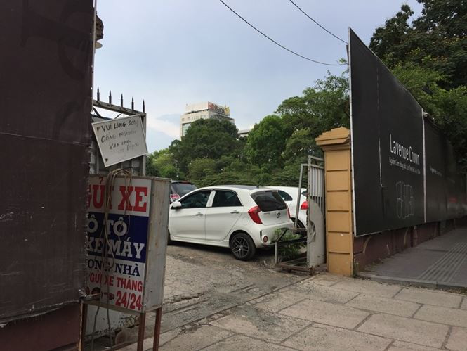 Sau khi chuyển nhượng, Công ty Cổ phần Đầu tư Lavenue có vốn 2.100 tỷ đồng, gồm 3 cổ đông là Công ty TNHH MTV Quản lý Kinh doanh Nhà TP.HCM, Công ty TNHH MTV Hoa Tháng Năm và Công ty TNHH Đầu tư Kido. Năm 2011, UBND TP HCM cho phép Lavenue sử dụng khu đất xây khu phức hợp khách sạn cao cấp, thương mại - dịch vụ...thời hạn cho thuê 50 năm. Ảnh: Tiền phong.