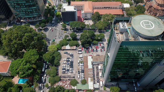 Công ty Cổ phần Đầu tư Lavenue đã nộp đủ số tiền sử dụng đất và nộp tiền thuê đất đến 30/6/2016 vào ngân sách Nhà nước hơn 700 tỷ đồng. Tuy nhiên, theo Kết luận của Thanh tra Chính phủ tại báo cáo kết luận số 138 năm 2016, UBND TP HCM có sai phạm trong việc không tổ chức đấu giá quyền sử dụng đất, đấu giá tài sản trên đất tại khu nhà đất số 8-12 Lê Duẩn. "Nếu đấu giá sẽ đem lại cho ngân sách hơn 2000 tỷ đồng"- kết luận nêu. Ảnh: Người lao động.