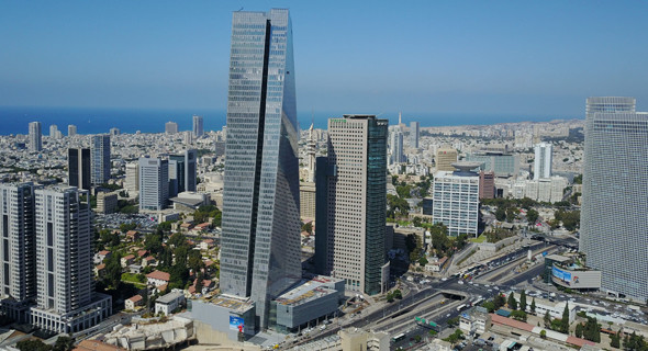 Tòa nhà chọc trời Azrieli Sharona ở khu phố Sarona, Tel Aviv, Israel cao 238,5 mét với 53 tầng. Đây cũng là tòa nhà cao nhất ở Israel.