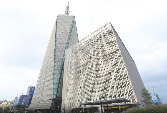 Britam Tower là tòa nhà thương mại ở Nairobi (Kenya) cao 200 mét, có hình dạng lăng trụ độc đáo. Nguồn ảnh: Archdaily.
