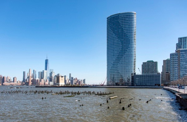 Nằm bên bờ sông thơ mộng, tòa nhà The Ellipse (Jersey City, Mỹ) sở hữu chiều cao 135 mét.