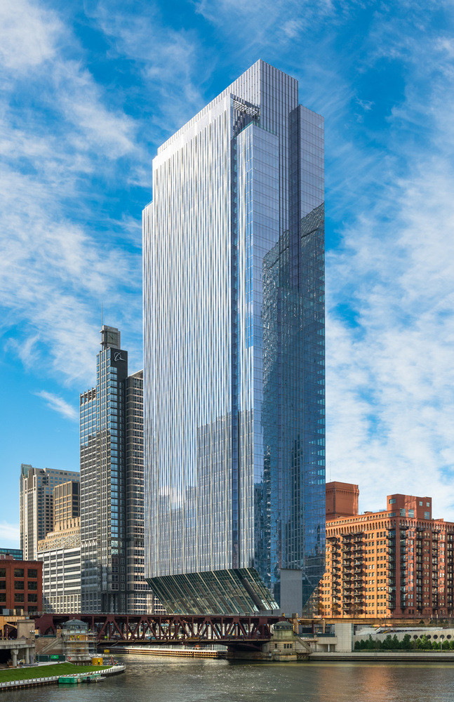 150 North Riverside là tòa nhà cao tầng ở Chicago (Mỹ). Tòa nhà cao 229 mét, gồm 53 tầng chiếm một khu đất rộng hai mẫu ở bờ tây sông Chicago.