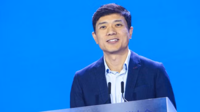 Vẫn đứng vị trí thứ 8 nhưng năm nay tài sản của CEO Baidu, công cụ tìm kiếm trực tuyến lớn nhất Trung Quốc - Robin Li sụt giảm 3 tỷ USD xuống mức 14,6 tỷ USD.