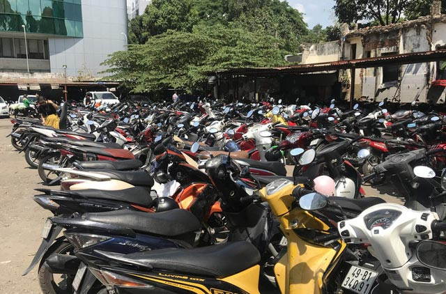 Khu đất 8-12 Lê Duẩn có thời gian được tận dụng làm bãi trông xe. Ảnh: Zing.