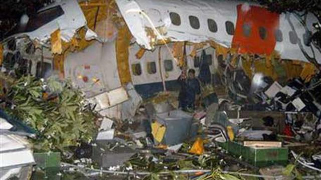 Tháng 11/2004, chuyến bay Lion Air 538 đã rơi do lỗi kĩ thuật khiến 25 người tử nạn. Ảnh: Liputan6.