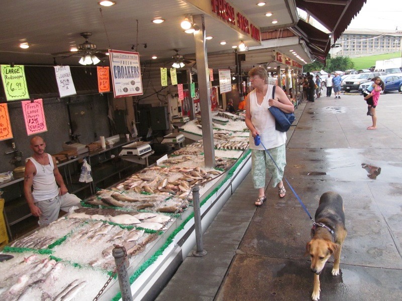 Chợ cá Maine Avenue hoạt động liên tục từ năm 1805. Ảnh: Watch Me Eat.