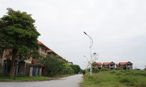 Dự án khởi công năm 2000 và hoàn thành năm 2008, quy mô bao gồm hàng trăm căn biệt thự lớn nhỏ có diện tích từ 250-400 m2. Ảnh: Đất Việt.