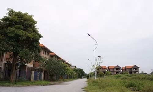 Dự án khởi công năm 2000 và hoàn thành năm 2008, quy mô bao gồm hàng trăm căn biệt thự lớn nhỏ có diện tích từ 250-400 m2. Ảnh: Đất Việt.