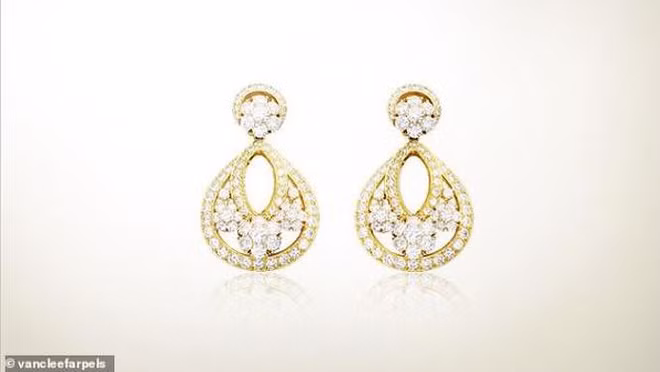 Bà Denise Jonas - mẹ chú rể - tặng cho con dâu Priyanka đôi hoa tai trị giá 79.500 USD (tương đương 1,86 tỷ đồng). Ảnh: Eonline.