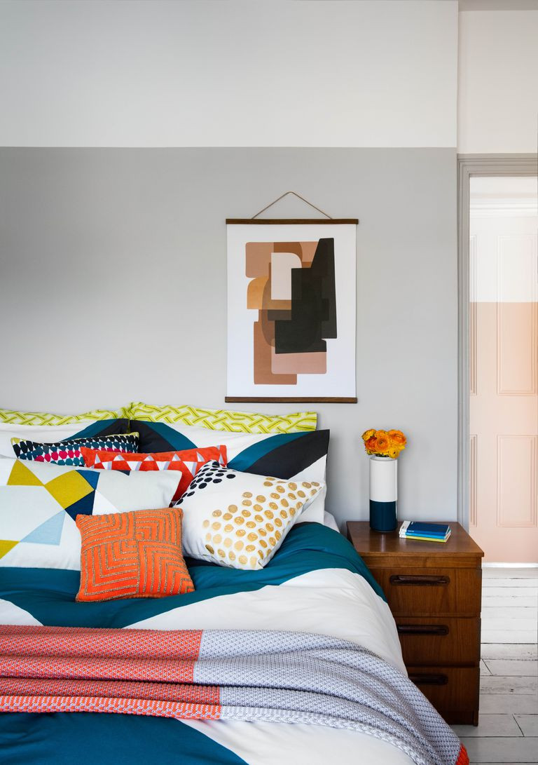 Những mảng màu tươi sáng năm nay được nhiều hình dạng khác nhau như sọc, hình học, hình khối…