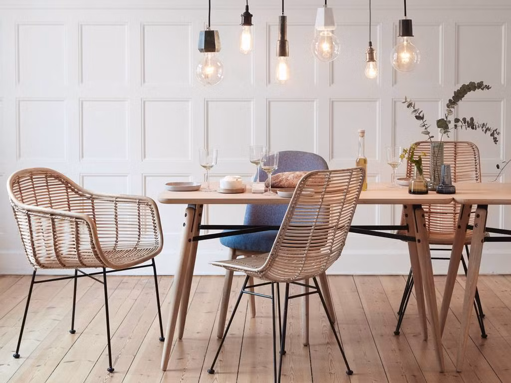 Kiến trúc nội thất trong những tháng cuối năm cũng không thể vắng bóng chất liệu mây tre đan mộc mạc, mát mẻ và dễ chịu.