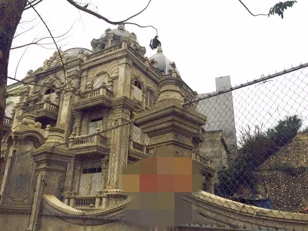 Chủ nhân siêu biệt thự này là bà Nguyễn Thị Nga, một nữ doanh nhân được người dân bản địa gọi với cái tên rất “nông nghiệp” là “nữ hoàng của chuối”. Ảnh: Antt.