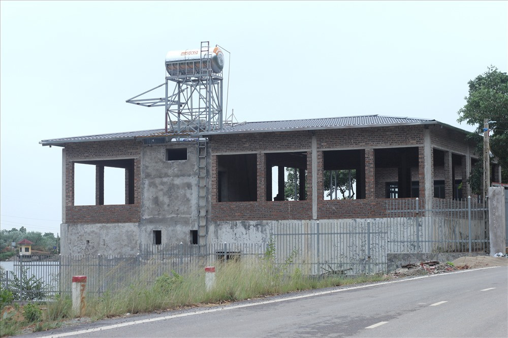 Căn biệt thự có view nhìn ra hồ sắp hoàn thành. Ảnh: Lao động.