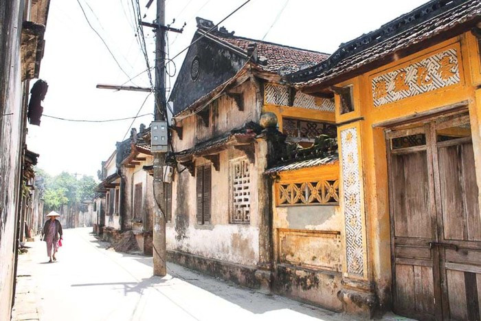 Trải qua gần trăm năm song những đường nét kiến trúc tinh tế vẫn gần như nguyên vẹn. Ảnh: Nguoidothi.