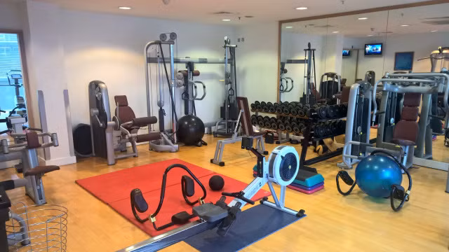 Phòng tập gym trong khách sạn có chương trình thẻ thành viên với chi phí 540 bảng Anh/năm (khoảng 16 triệu đồng). Ảnh: Lowry Hotel.