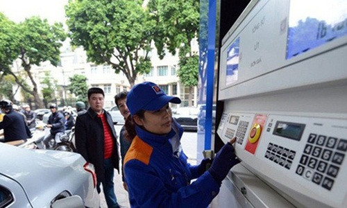 Chot gia xang dau cuoi nam 2018: Dong loat giam