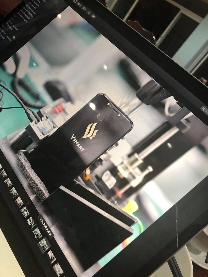 Điện thoại Vsmart được cho là có thiết kế hai mặt kính cùng mặt kính cong 3D, tạo cảm giác cao cấp cho người dùng. Ảnh: Facebook.