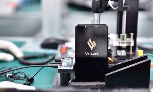 Sau 6 tháng lên ý định sản xuất điện thoại, mới đây Vingroup cho biết tập đoàn sẽ mở bán 4 smartphone thương hiệu Vsmart tại TP HCM vào ngày 14/12 tới. Ảnh: Zing.