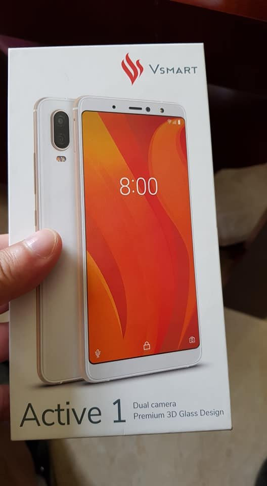 Máy có thiết kế với viền màn hình khá mỏng cùng với đó là cụm camera kép ở mặt lưng. Ảnh: Tinhte.