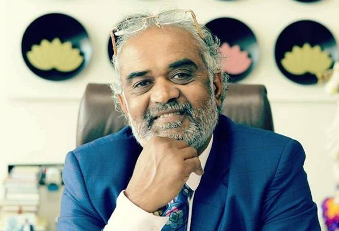 Dưới sự quản lý và điều hành của ông Dholakia, Hari Krishma không chỉ đánh bóng kim cương theo yêu cầu mà còn cung ứng và bán lẻ kim cương tới hơn 6.500 cửa hàng trên Ấn Độ và 50 quốc gia trên thế giới. Ảnh: Business Today.