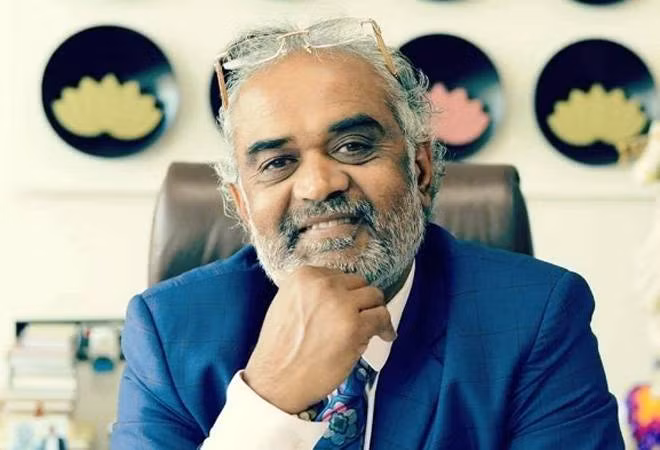 Dưới sự quản lý và điều hành của ông Dholakia, Hari Krishma không chỉ đánh bóng kim cương theo yêu cầu mà còn cung ứng và bán lẻ kim cương tới hơn 6.500 cửa hàng trên Ấn Độ và 50 quốc gia trên thế giới. Ảnh: Business Today.