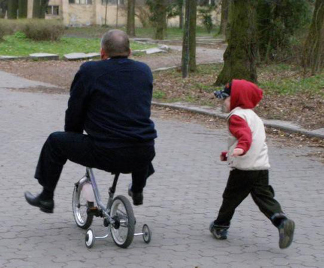 Trả lại xe cho con nhanh lên.