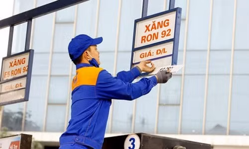 Gia xang hom nay the nao sau dot tang manh?