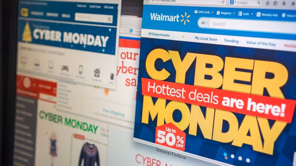 Nếu như Black Friday gắn liền với hình thức mua sắm truyền thống (khách hàng đến các cửa hiệu để mua bán) thì Cyber Monday tượng trưng cho hình thức mua sắm mới, mua sắm trên mạng. Ảnh: ABC News.