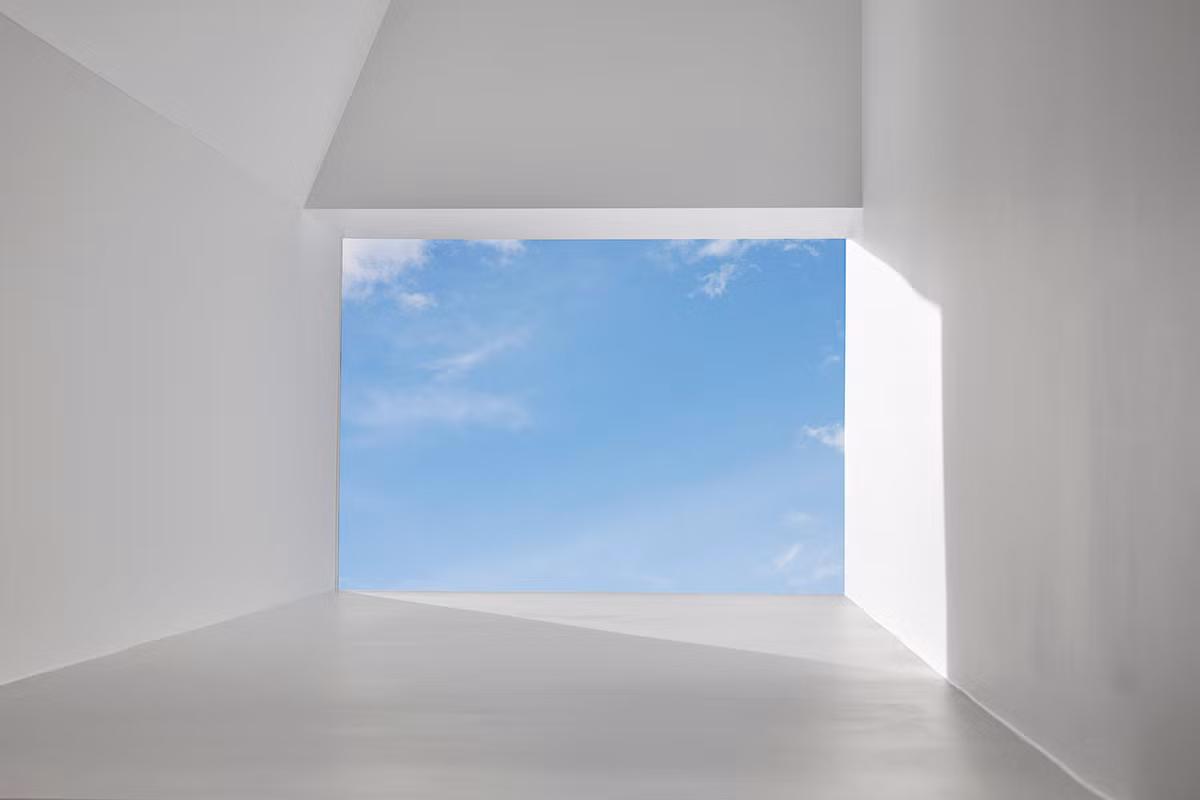 Điều thú vị nhất là ống khói nhà cũ được giữ lại và cải tạo thành điểm đón sáng giúp ánh sáng tự nhiên.