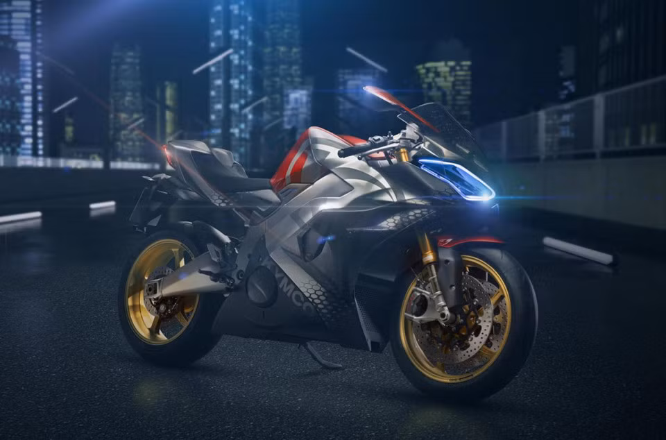 SuperNEX không có những chế độ lái thường thấy, thay vào đó, hãng xe Đài Loan đưa ra hệ thống cá nhân hóa động cơ thích ứng Adaptive Machine Personalities. Hệ thống này cung cấp những tính năng hỗ trợ như Poised, Assertive, Bold và Extreme, tương đương với các chế độ lái như Tour, Road, Sport và Race trên xe động cơ đốt trong.