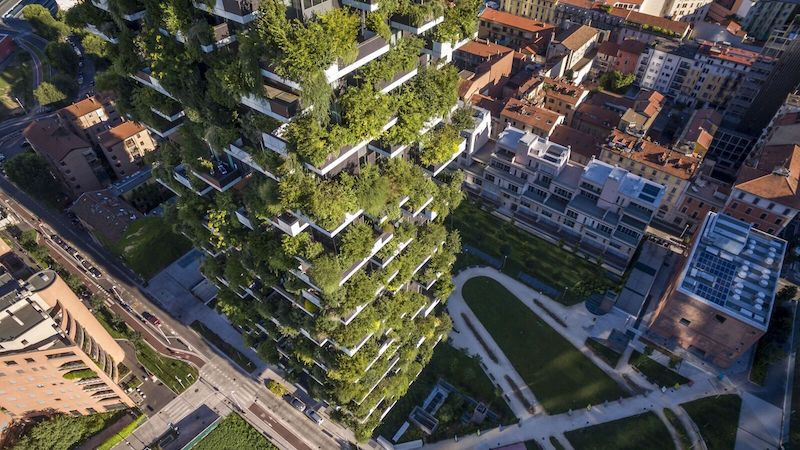 Với số lượng cây xanh tương đương một khu rừng diện tích 2 ha, Vertical Forest hấp thụ 30 tấn khí CO2 và sản xuất 19 tấn O2 mỗi năm.
