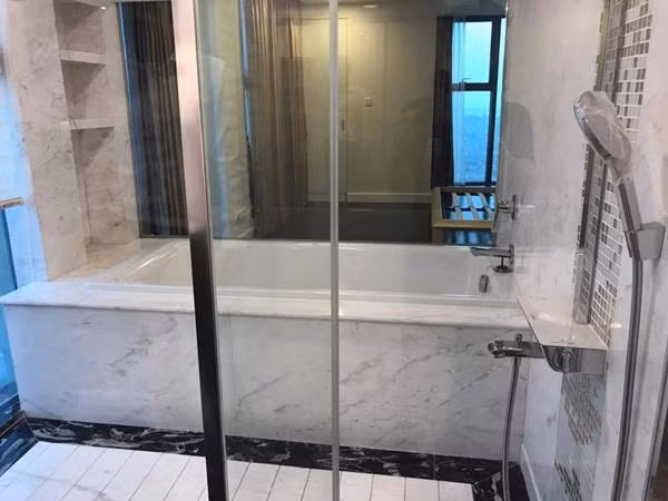 Phòng tắm hiện đại như khách sạn 5 sao. Ảnh: Khám phá.