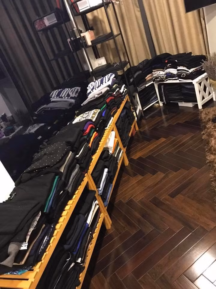 Bên trong biệt thự còn có khu vực riêng để quần áo. Ảnh: Thethaovanhoa.