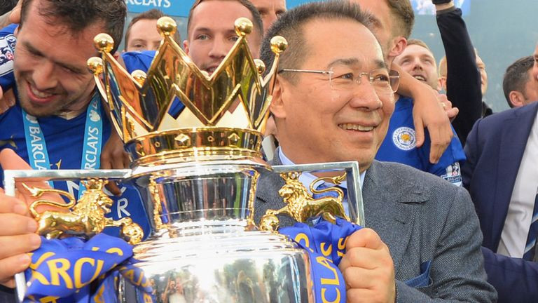 Trong 4 năm đầu tiên tại vị, tỷ phú Vichai Srivaddhanaprabha đã cho Leicester vay 100 triệu bảng Anh (khoảng 128 triệu USD). Ảnh: Sky Sports.