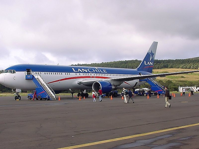 Nằm trên đảo nên sân bay gần nhất với Mataveri là Totegegie (đảo Polynesia, Pháp) cũng cách một quãng đường gần 3.000 km. Ảnh: Sygic Travel.