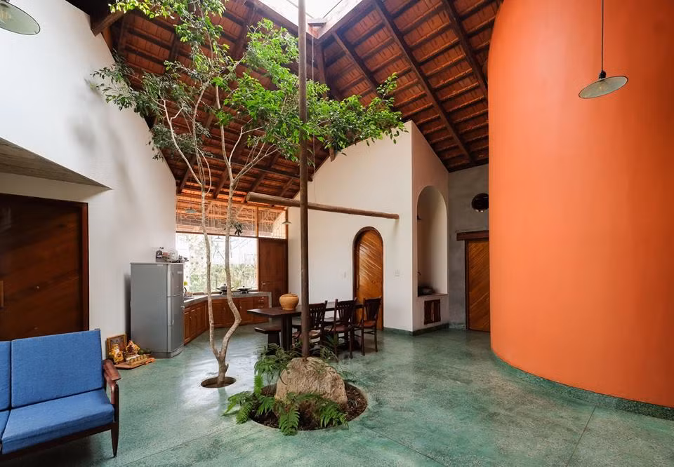 Các không gian chung có thiết kế mở, giúp các thành viên trong gia đình dễ dàng tương tác với nhau.