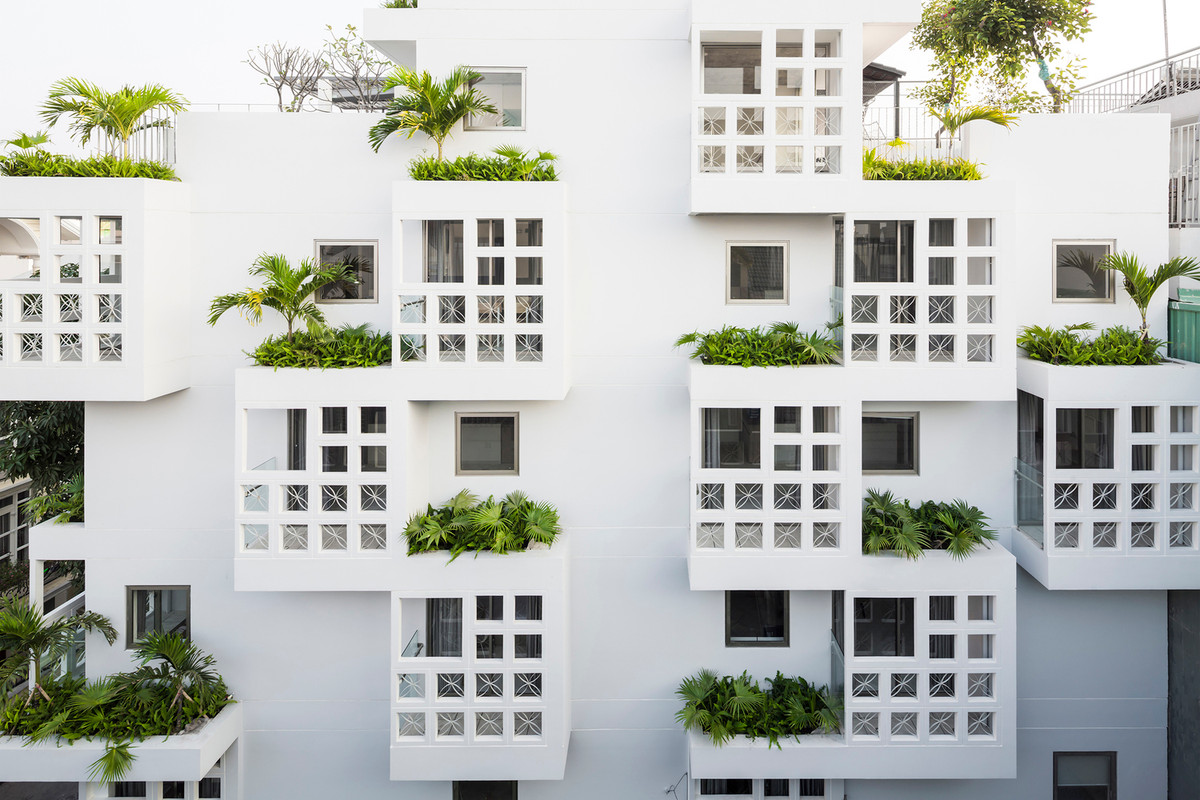 CC Residence cao 5 tầng và 7 căn hộ, 2 trong số đó là nhà đôi có sân riêng.