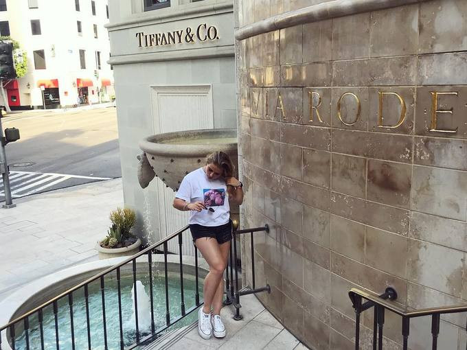 Sofia Abramovich cũng đam mê đồ hiệu.