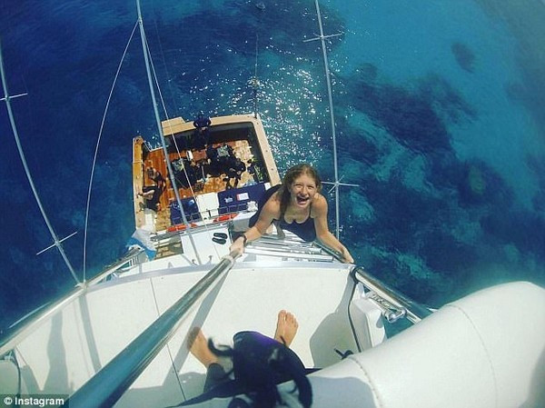 Jennifer Gates còn thuê cả du thuyển cho chuyến du lịch của mình.