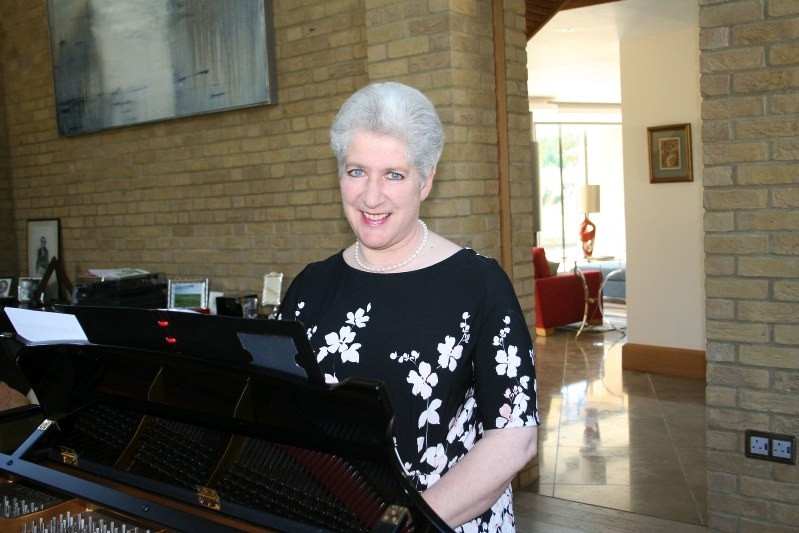 Bà Baroness Charlotte de Rothschild được nhiều người thán phục bởi giọng ca và chất âm nhạc thiên bẩm. Ảnh: Mainichi.