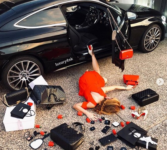 Sau đó, trào lưu này nhanh chóng trở thành cơn sốt đối với trong hội con nhà giàu dùng Weibo và Instagram.