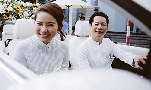 Khi sự nghiệp đang lên như diều gặp gió, người đẹp bỗng tuyên bố kết hôn với đại gia nổi tiếng Đức An. Và kể từ đây, nhan sắc của cô cũng tụt dốc theo khiến người hâm mộ không khỏi tiếc nuối.