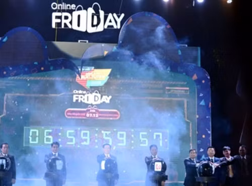 Tại đây, người tiêu dùng sẽ có cơ hội mua hàng với giá 0 đồng hoặc được giảm giá tới 80 - 90%. Ảnh: VOV.